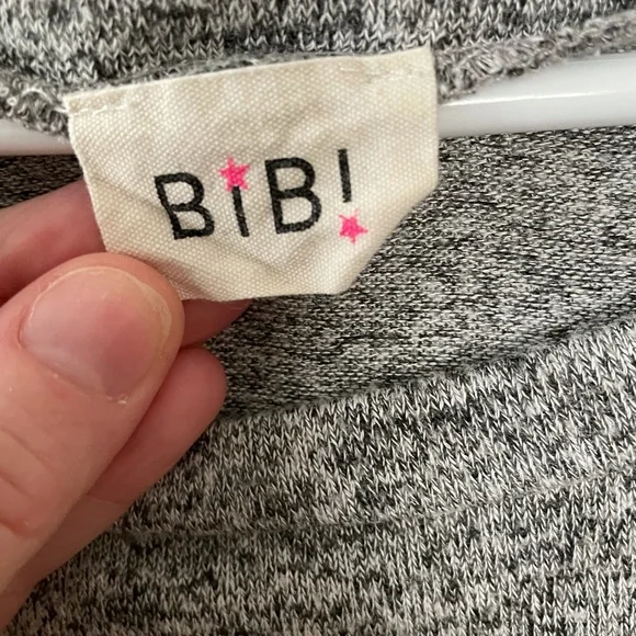 Boutique sweater gray or grey and maroon with striped sleeves size small - Picture 2 of 2